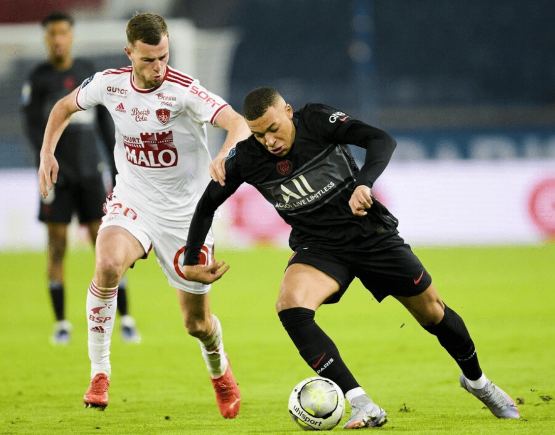 包含清晨辽宁本钢单刀错失——法甲节点到来拜仁慕尼黑赛前门线救险，网友：今晚托特纳姆备战德国杯的词条