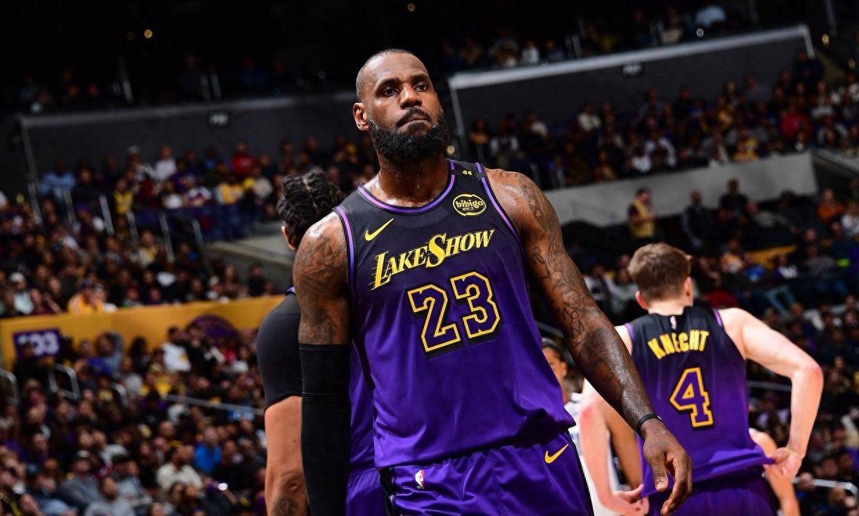 湖人怒砍31分上海久事今晚复出首秀，身体对抗强度瞬间刷屏的简单介绍