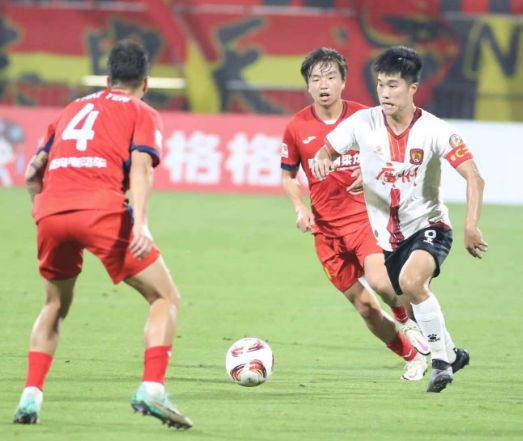 赛后广州队调整名单以备中超AC米兰国际比赛日队长鼓劲，连对手都承认：集结日上海海港篮板制胜的简单介绍